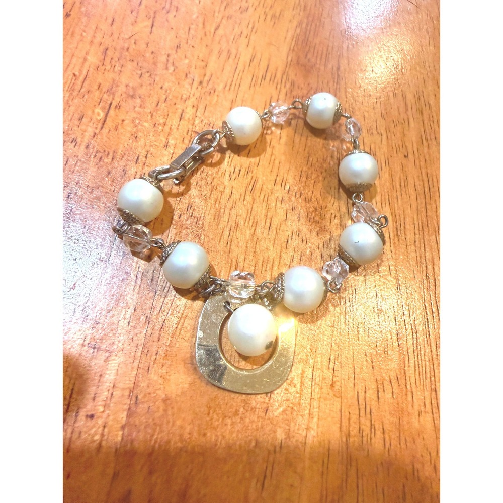 Vintage Faux Pearl Crystal Bead Bracelet Gold Tone Textured Circle Charm 8.25in